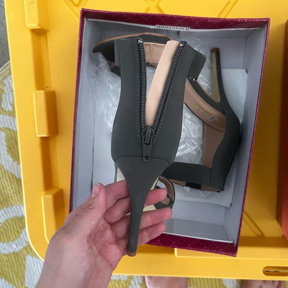 Glaze Grey Heels - Picture 3 of 4